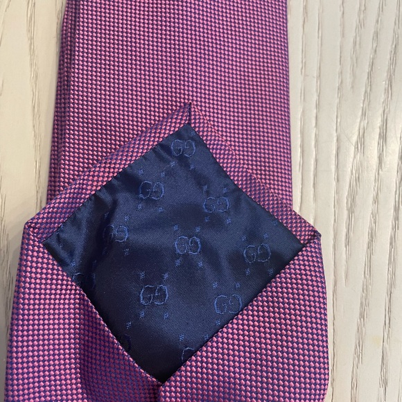 gorgeous authentic never used Gucci silk tie. - Picture 7 of 12
